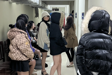 Heyo Club lần thứ 7 cảnh sát đột kích, 20 "dân chơi" bị đưa về trụ sở