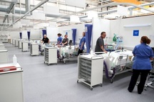 Hơn 50.000 ca mắc Covid-19 mỗi ngày, Anh kích hoạt lại bệnh viện dã chiến