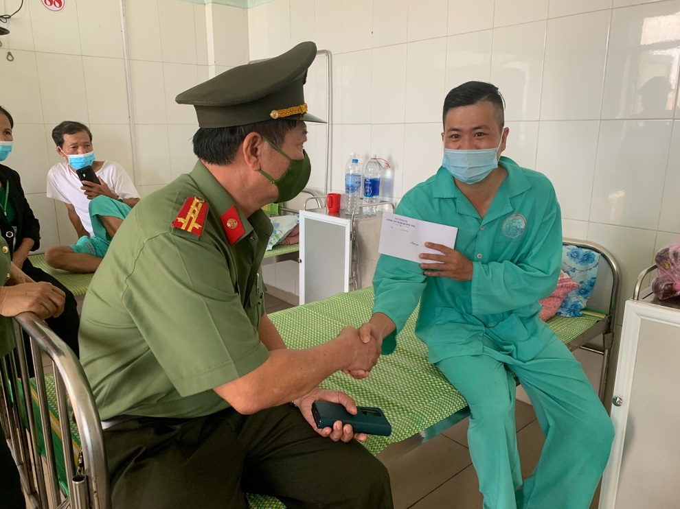 Khởi tố vụ gây rối làm 5 chiến sĩ bị thương khi bảo vệ thiết bị điện gió - 2 Khởi tố vụ gây rối làm 5 chiến sĩ bị thương khi bảo vệ thiết bị điện gió - 2