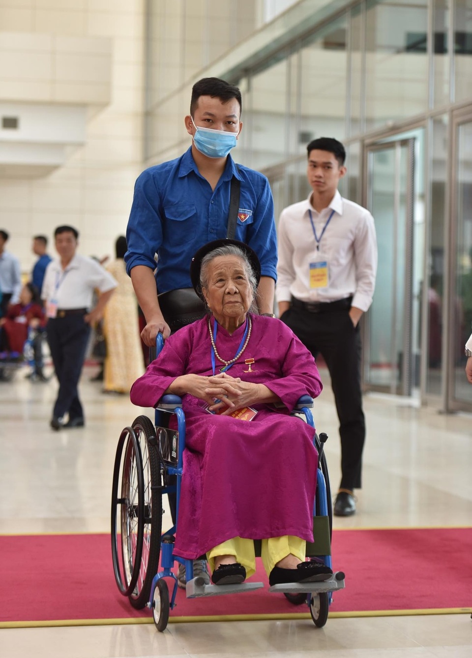 “Dân tộc tôi khi đứng dậy làm người là đứng theo dáng Mẹ!” - 16 “Dân tộc tôi khi đứng dậy làm người là đứng theo dáng Mẹ!” - 16