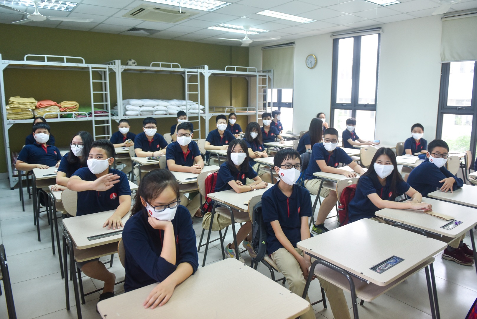 Tiết học đầu tiên giàu cảm xúc của học sinh Hà Nội sau 3 tháng nghỉ dịch - 15 Tiết học đầu tiên giàu cảm xúc của học sinh Hà Nội sau 3 tháng nghỉ dịch - 15
