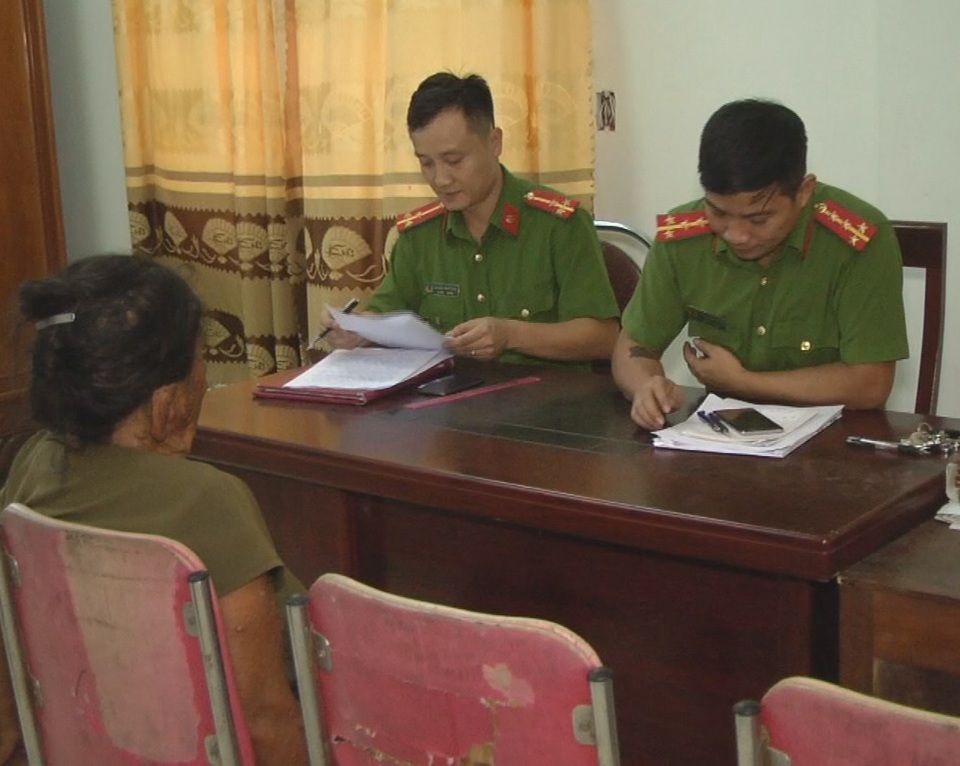Triệu tập người phụ nữ liên quan đến vụ cháy rừng - 1 Triệu tập người phụ nữ liên quan đến vụ cháy rừng - 1