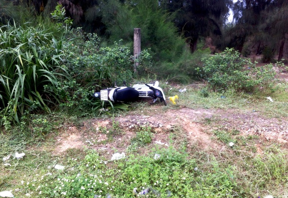 Phượt thủ tử vong sau khi tông gãy 2 cọc tiêu - 1 Phượt thủ tử vong sau khi tông gãy 2 cọc tiêu - 1