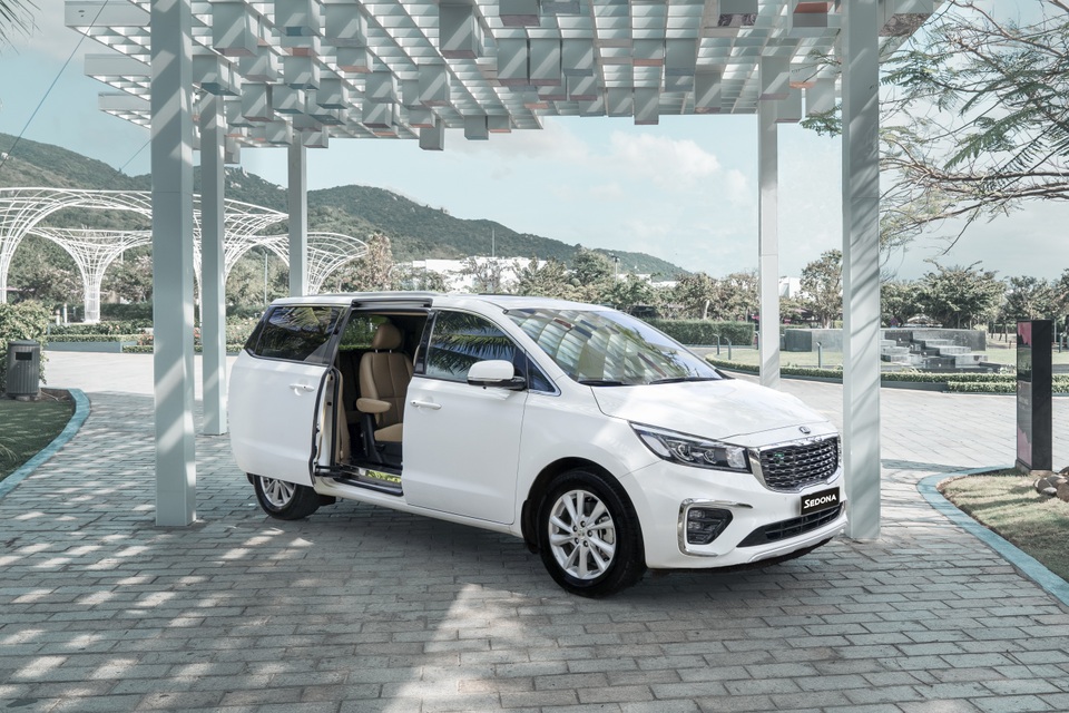 Kia Sedona - Vững vàng vị thế ngôi vương phân khúc 7 chỗ cỡ lớn - 2 Kia Sedona - Vững vàng vị thế ngôi vương phân khúc 7 chỗ cỡ lớn - 2