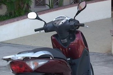 Dắt hộ xe SH rồi... nổ máy chạy mất 