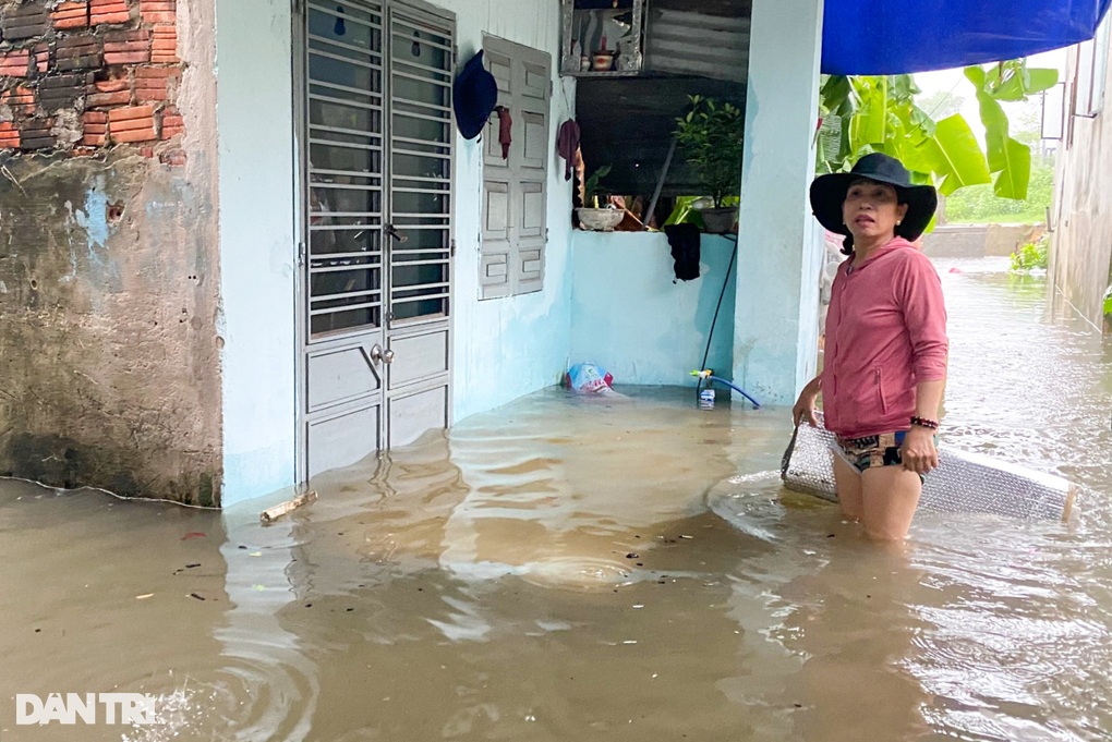 Đà Nẵng mưa ngập sâu từ nhà ra đường phố - 2 Đà Nẵng mưa ngập sâu từ nhà ra đường phố - 2
