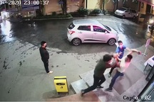 Nam thanh niên đánh nhân viên bệnh viện vì bị nhắc đeo khẩu trang