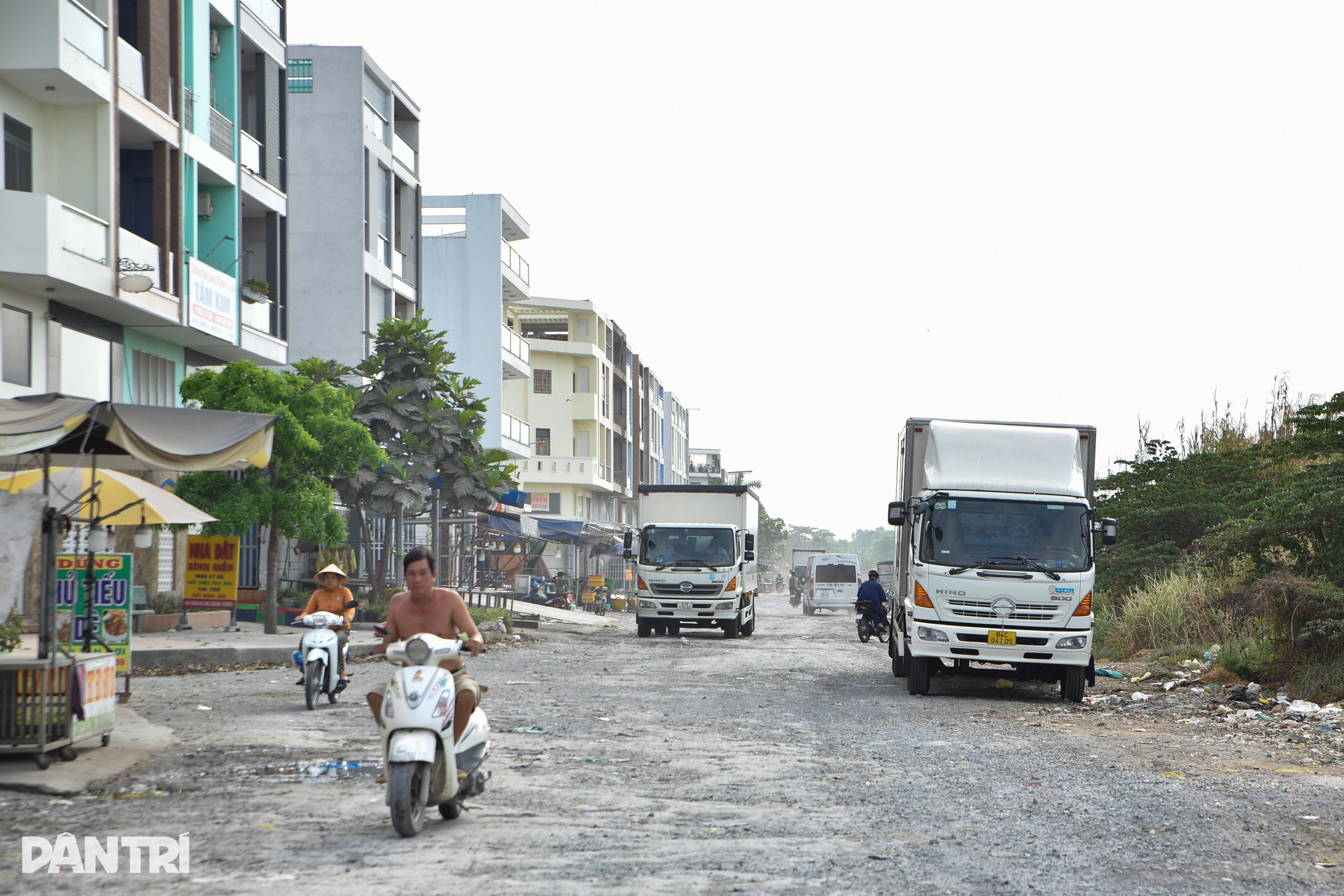 Người dân than trời vì con đường hơn 20 năm chưa từng trải nhựa - 6 Người dân than trời vì con đường hơn 20 năm chưa từng trải nhựa - 6