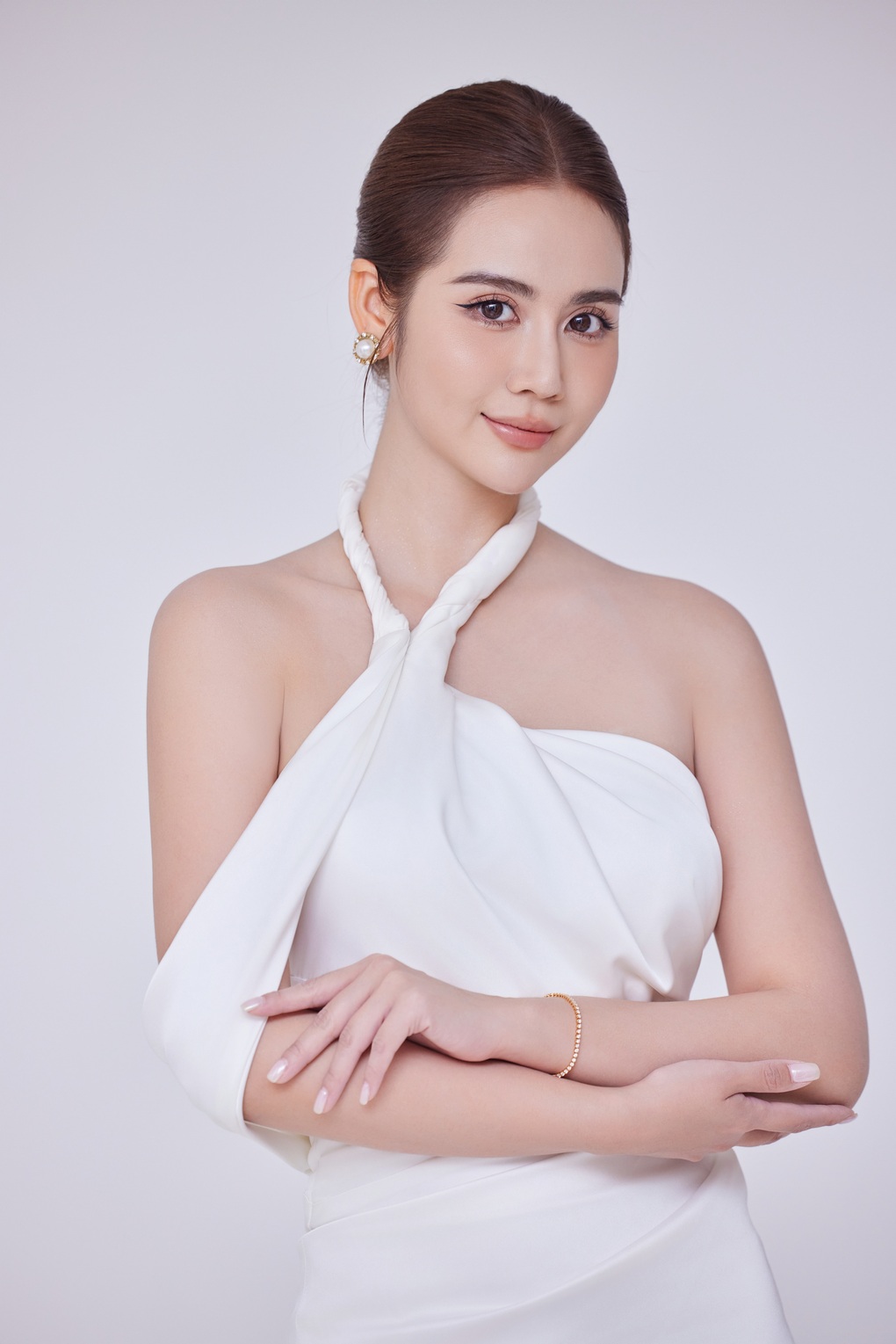Huyền Lizzie gây chú ý với vóc dáng mảnh mai tại sự kiện của John Kim - 3 Huyền Lizzie gây chú ý với vóc dáng mảnh mai tại sự kiện của John Kim - 3