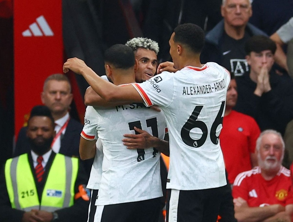 Liverpool hủy diệt Man Utd tại Old Trafford - 2 Liverpool hủy diệt Man Utd tại Old Trafford - 2