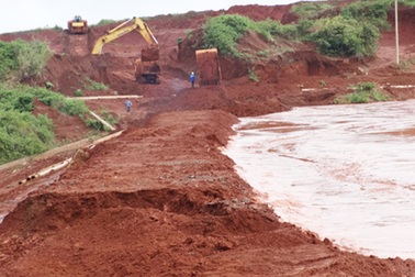 Phó Thủ tướng lệnh khắc phục sự cố sạt lở đập hồ thải quặng bauxit Tân Rai 