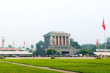 Cấm phương tiện đi qua ba tuyến phố quanh Lăng Bác