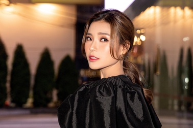 Thúy Diễm quyến rũ dự công chiếu phim