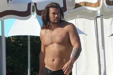 "Vua thủy tề" đi nghỉ mát cùng vợ hơn 12 tuổi