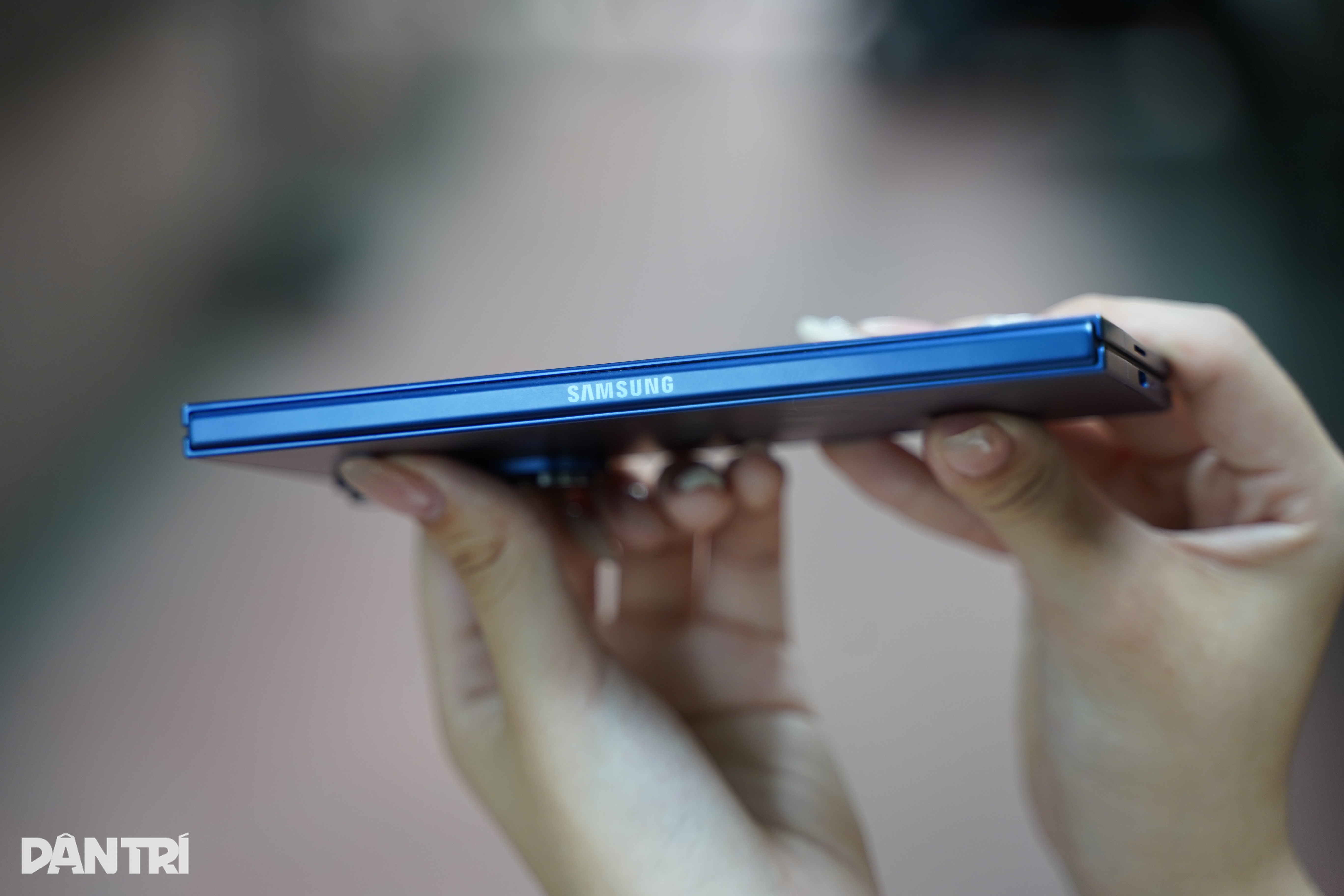 Đánh giá Samsung Galaxy Z Fold7: Mỏng nhẹ, đa nhiệm nhưng có đánh đổi - 5 Đánh giá Samsung Galaxy Z Fold7: Mỏng nhẹ, đa nhiệm nhưng có đánh đổi - 5