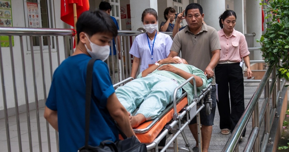 Bất chấp Đau Đớn: Nam Sinh Đi Thi Bằng Cáng, Ước Mơ Đại Học Thể Thao Sống Mạnh