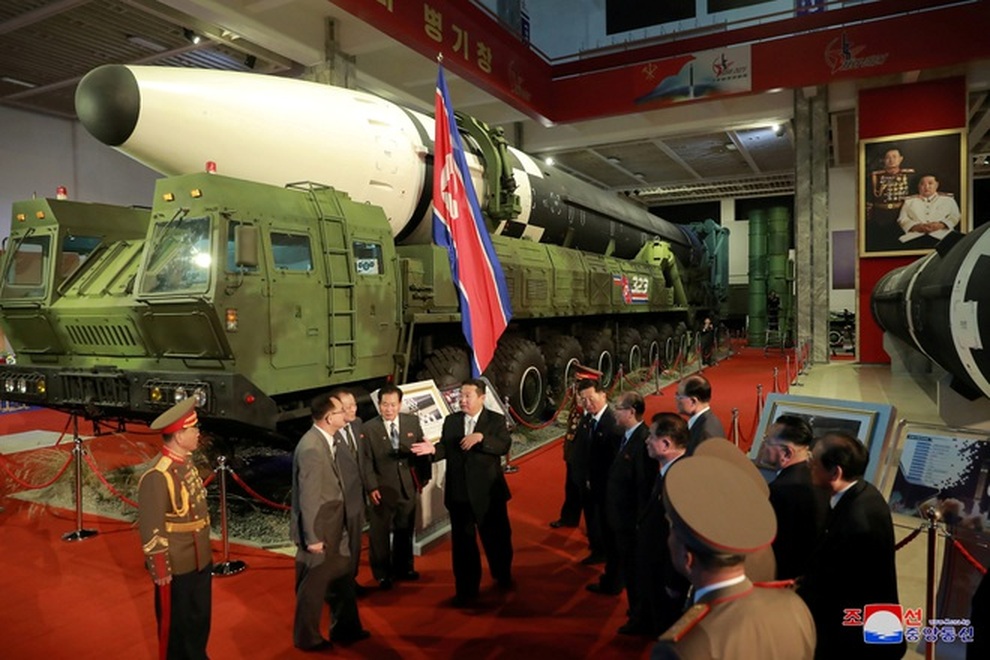 Ông Kim Jong-un tuyên bố xây dựng quân đội Triều Tiên bất khả chiến bại - 1 Ông Kim Jong-un tuyên bố xây dựng quân đội Triều Tiên bất khả chiến bại - 1