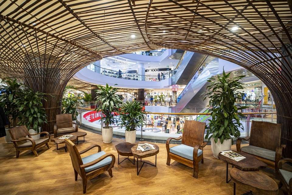 UNIQLO Vincom Phạm Ngọc Thạch hút fan với loạt góc “check-in” cực chất - 2