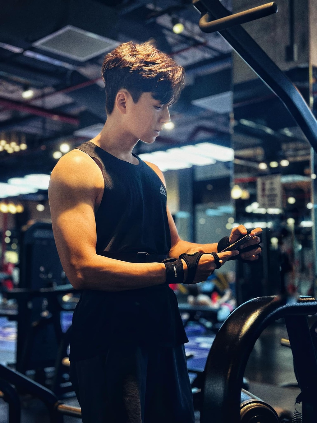 Ngô Kiến Huy đau khổ rơi nước mắt về lời hứa mừng cưới Sam 10 chỉ vàng - 2 Ngô Kiến Huy đau khổ rơi nước mắt về lời hứa mừng cưới Sam 10 chỉ vàng - 2