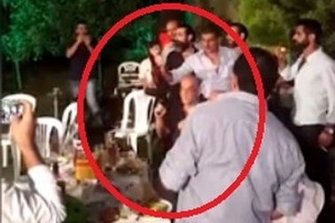 Dùng súng để ăn mừng trong lễ cưới, chú rể bắn trúng thợ chụp ảnh