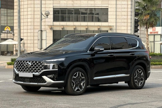 Hyundai Santa Fe máy dầu đi 2 năm vẫn bán đắt hơn xe mới