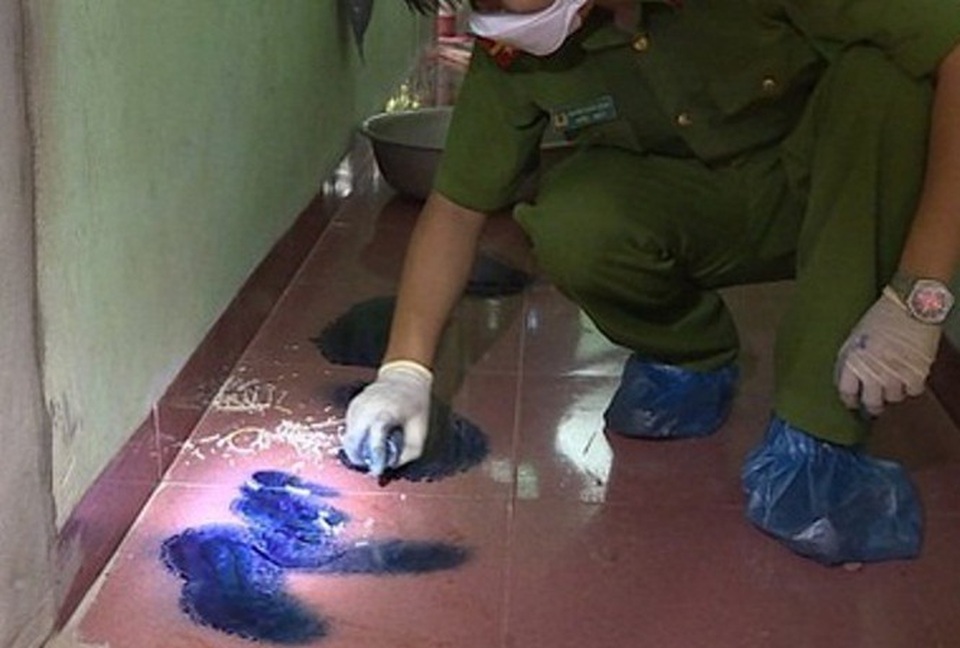 Cha ép 3 con ruột uống thuốc độc sau khi đi nhậu về - 1 Cha ép 3 con ruột uống thuốc độc sau khi đi nhậu về - 1