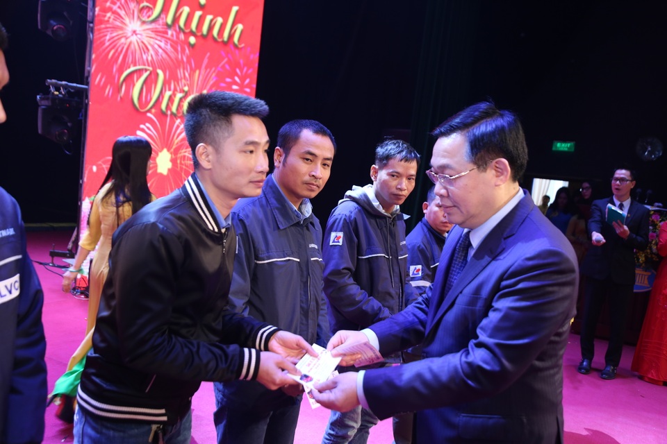 Hà Nội: Trên 60 tỷ đồng chăm lo Tết tới người lao động - 4 Hà Nội: Trên 60 tỷ đồng chăm lo Tết tới người lao động - 4