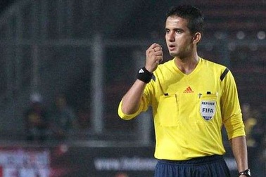 Trọng tài 29 tuổi người Indonesia bắt trận Lào - Việt Nam