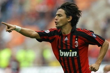Cổ động viên tiếc cho Inzaghi khi FIFA thử nghiệm luật việt vị mới