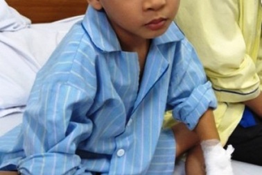 Vụ mổ nhầm tay trẻ 6 tuổi: Thành lập hội đồng chuyên môn và kỷ luật