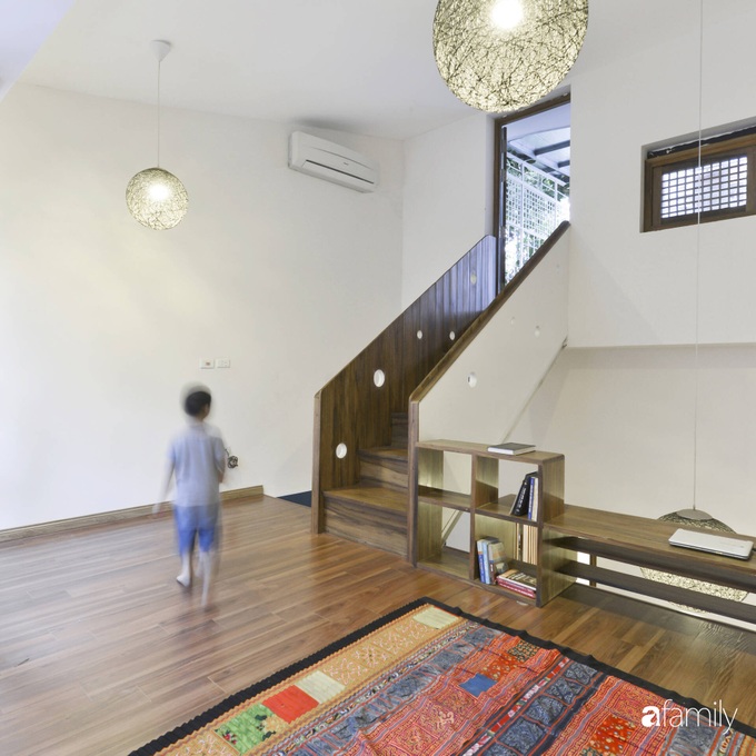 Vẻ đẹp của gỗ kết hợp nội thất đơn giản trong ngôi nhà 45,6m² ở ngõ nhỏ Hà Nội sau khi cải tạo - Ảnh 13. Vẻ đẹp của gỗ kết hợp nội thất đơn giản trong ngôi nhà 45,6m² ở ngõ nhỏ Hà Nội sau khi cải tạo - Ảnh 13.