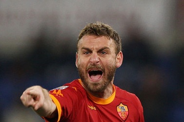 Sir Alex tính đưa sao Italia về thay Scholes