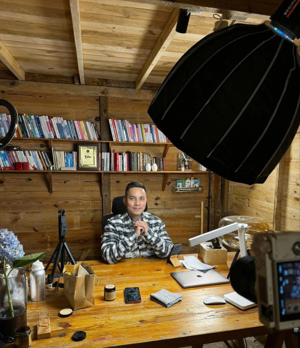 View - Tiểu thương thu hàng tỷ đồng/tháng, thoát phá sản nhờ "dám bỏ chợ" | Báo Dân trí