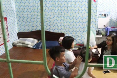 Cận cảnh cuộc sống của đôi vợ chồng tí hon, chỉ cao 1m giữa Hà Nội