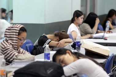 Sinh viên lười đọc sách: E-book nở rộ, sao chép tràn lan