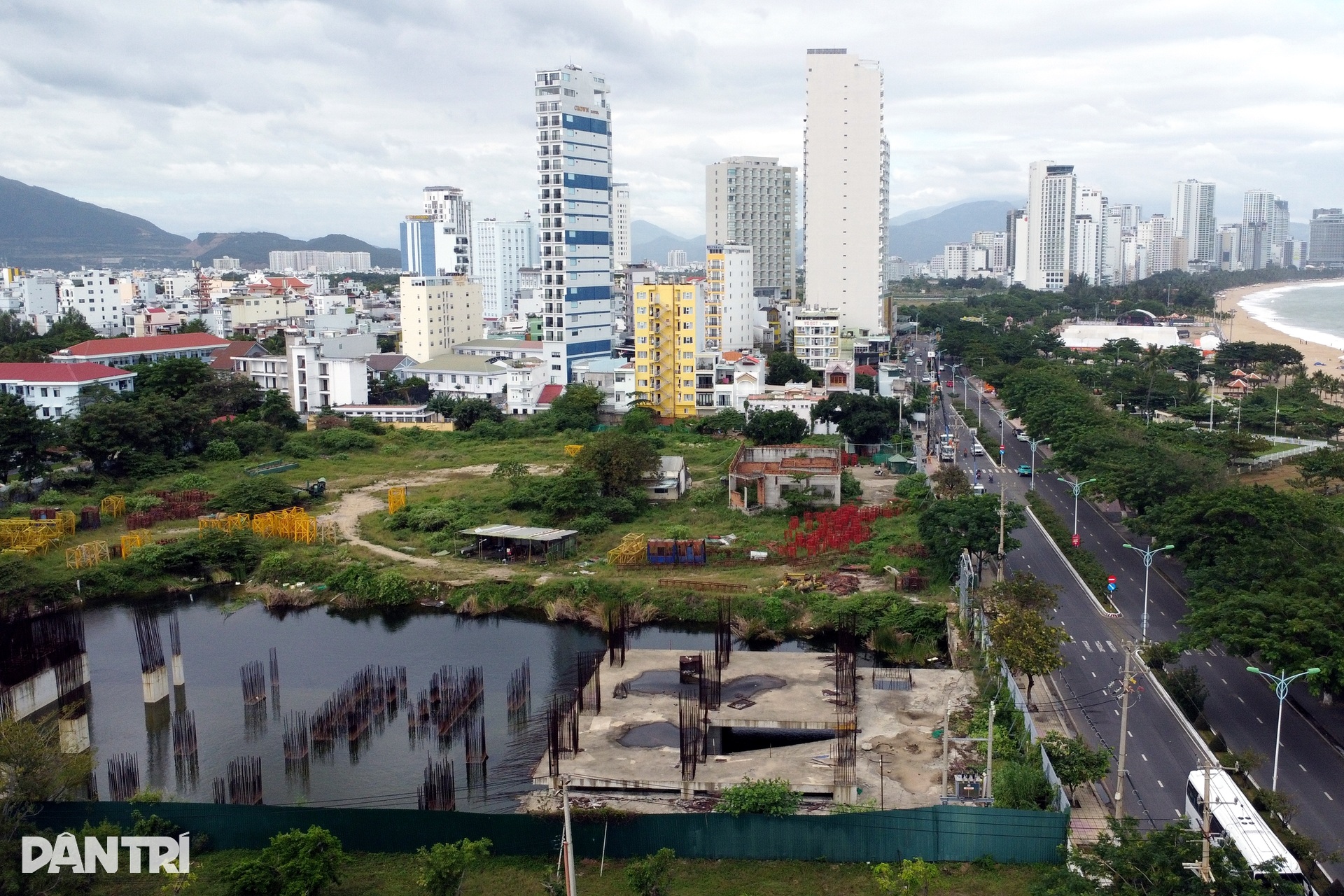 Cảnh hoang tàn ở khu đất vàng 20.000m2 khiến cựu lãnh đạo Khánh Hòa hầu tòa - 3 Cảnh hoang tàn ở khu đất vàng 20.000m2 khiến cựu lãnh đạo Khánh Hòa hầu tòa - 3