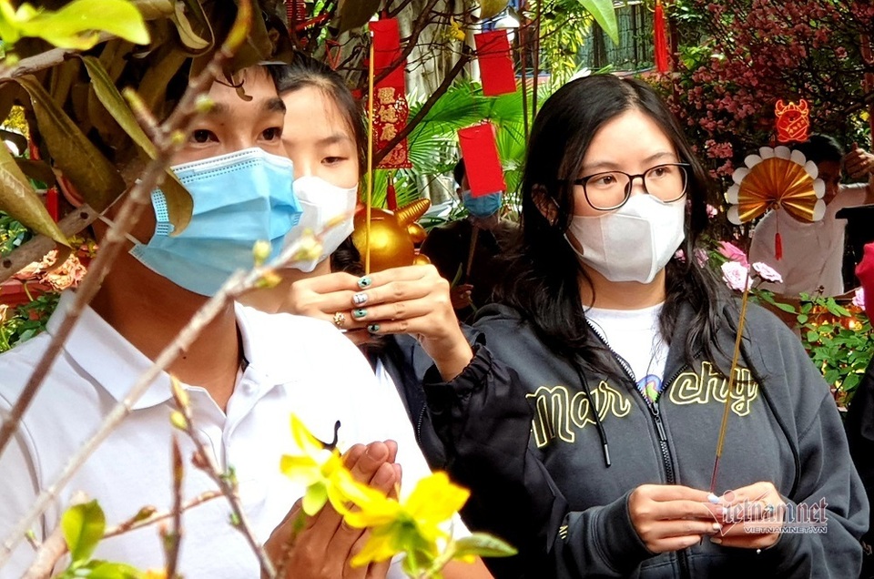 Mùng 3 Tết trùng Valentine, giới trẻ Sài Gòn về chùa Ngọc Hoàng cầu duyên - 6 Mùng 3 Tết trùng Valentine, giới trẻ Sài Gòn về chùa Ngọc Hoàng cầu duyên - 6