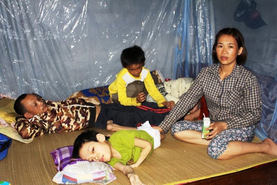 Số phận nghiệt ngã của người phụ nữ nhặt ve chai nuôi chồng, con bạo bệnh - 1 Số phận nghiệt ngã của người phụ nữ nhặt ve chai nuôi chồng, con bạo bệnh - 1