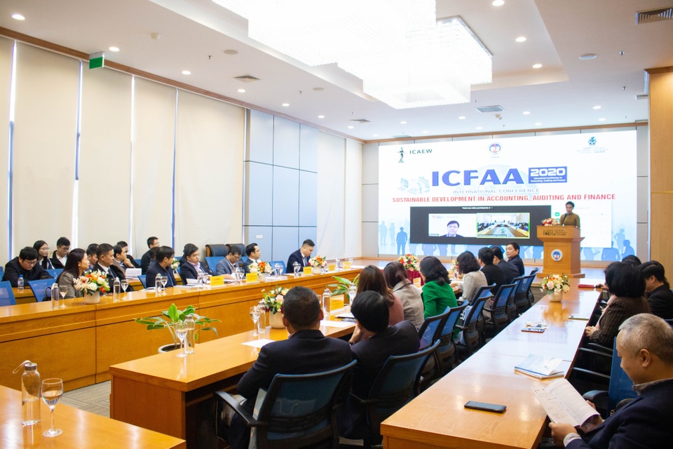Các nhà khoa học bàn về phát triển bền vững trong Kế toán, Kiểm toán và Tài chính - 2 Các nhà khoa học bàn về phát triển bền vững trong Kế toán, Kiểm toán và Tài chính - 2