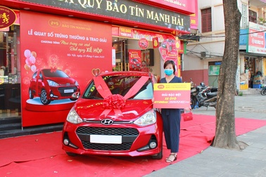 Bảo Tín Mạnh Hải chính thức trao giải "xế hộp" Huyndai i10 cho khách hàng may mắn