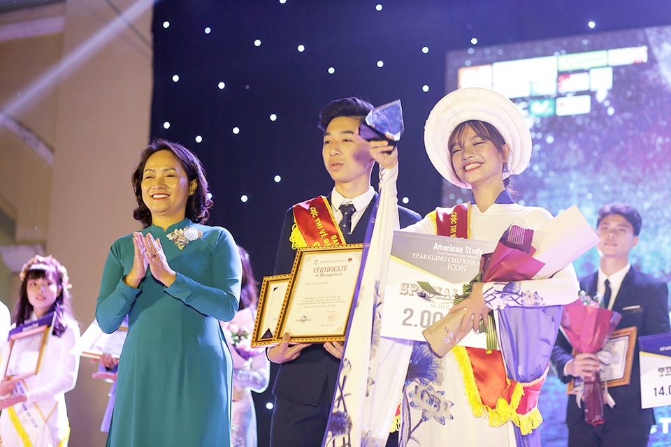 Hành trình đăng quang Đại sứ THPT Chu Văn An của cặp đôi lớp 10 - 5 Hành trình đăng quang Đại sứ THPT Chu Văn An của cặp đôi lớp 10 - 5