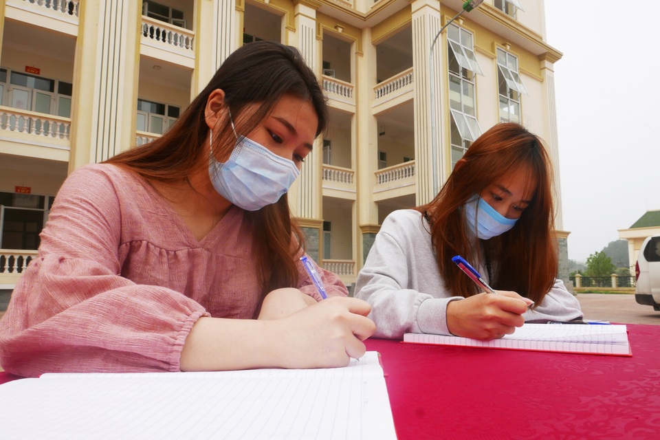 Lưu bút Covid-19: “Tổ quốc là nơi không bao giờ bỏ rơi chúng ta!” - 2 Lưu bút Covid-19: “Tổ quốc là nơi không bao giờ bỏ rơi chúng ta!” - 2