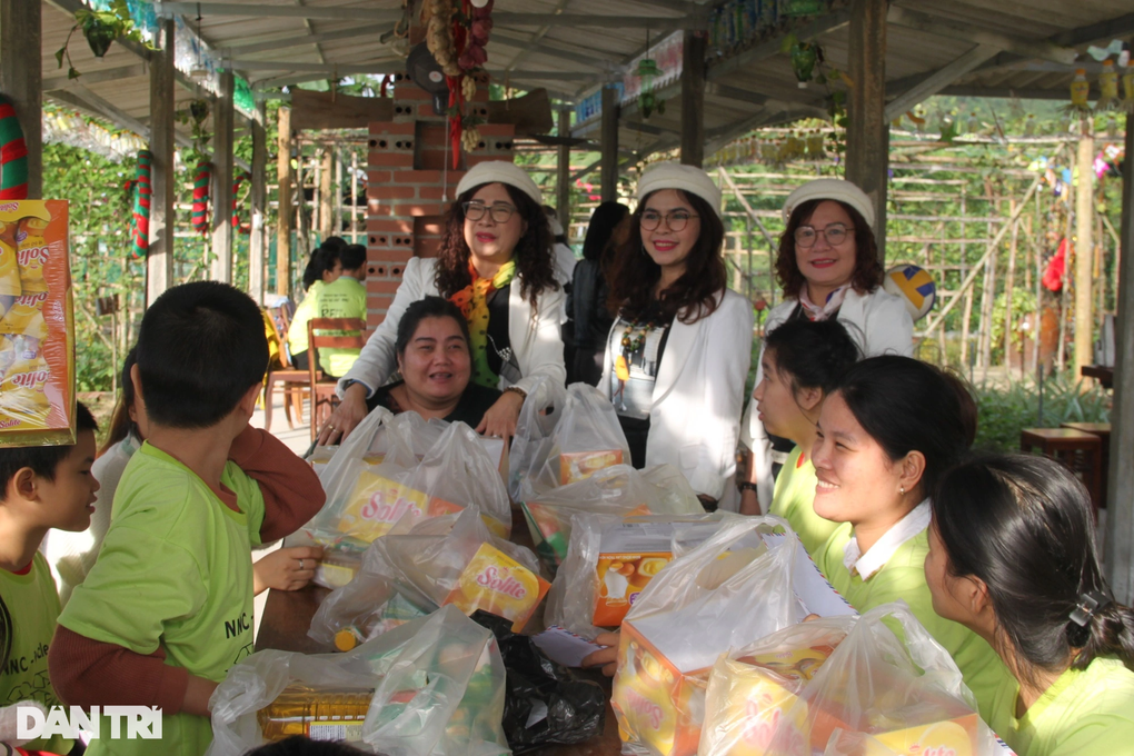 Không bỏ người khuyết tật, trẻ mồ côi lại phía sau - 2 Không bỏ người khuyết tật, trẻ mồ côi lại phía sau - 2