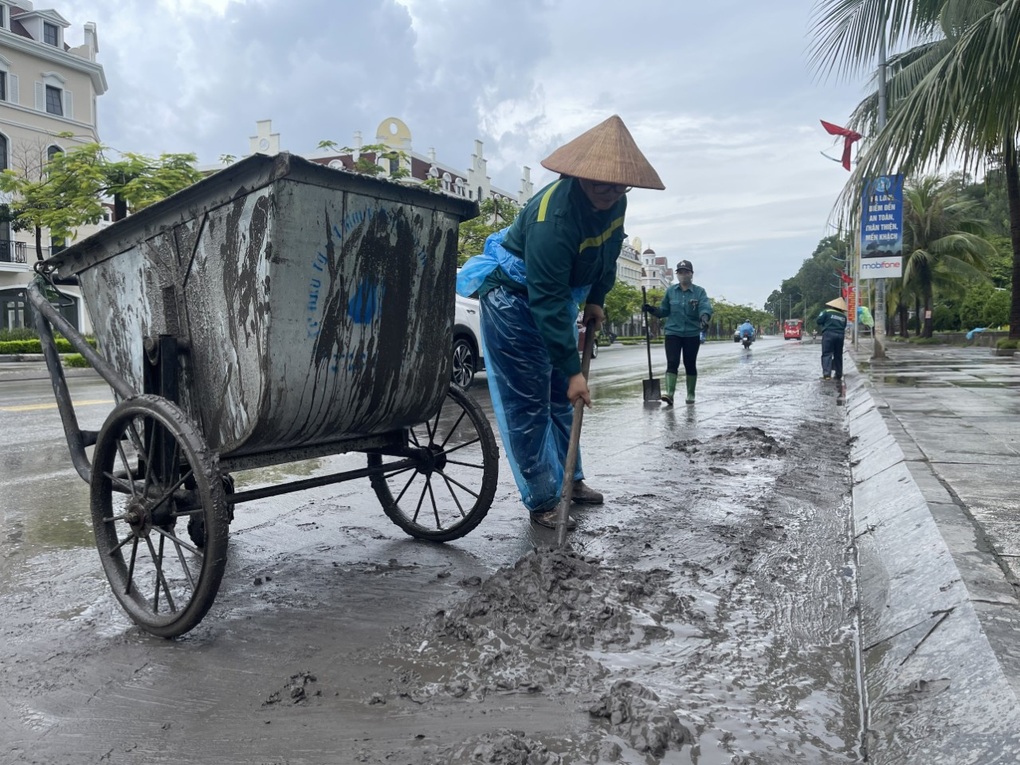 Nhiều đô thị ngập nặng sau bão, hàng trăm cây xanh gãy đổ - 12 Nhiều đô thị ngập nặng sau bão, hàng trăm cây xanh gãy đổ - 12