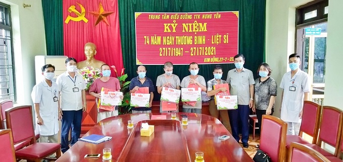 Lãnh đạo tỉnh Hưng Yên  thăm, tặng quà người có công nhân kỷ niệm 74 năm ngày Thương binh – Liệt sĩ - Ảnh 2.