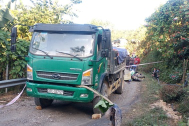 Thầy giáo bị xe tải cán tử vong cách nhà 20 m