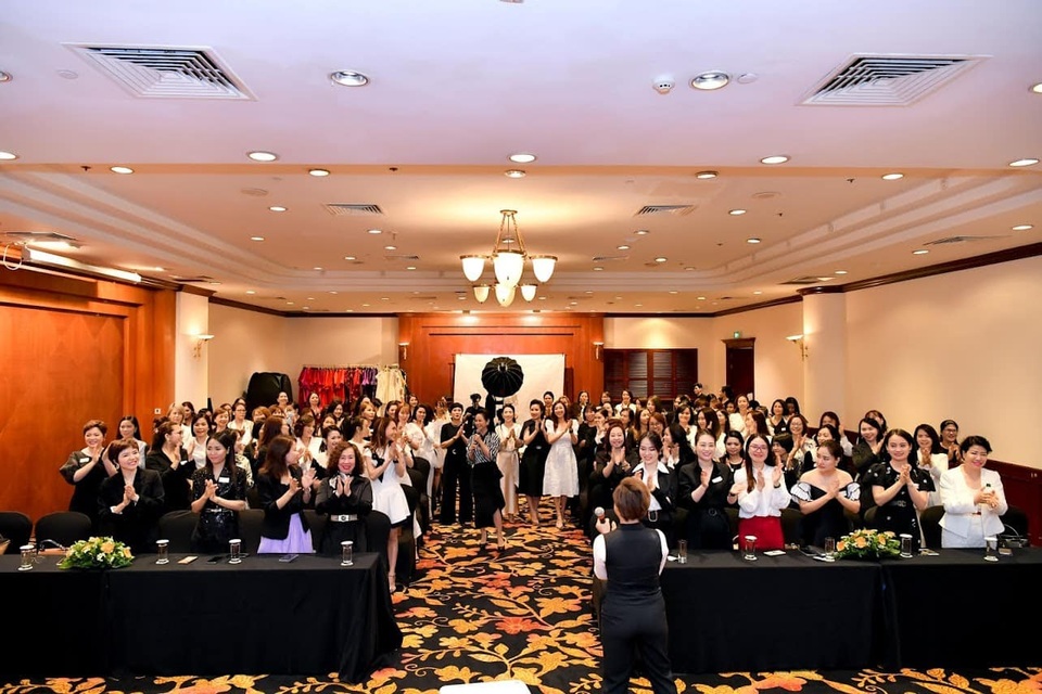 Happy Women Leader Network - Thay đổi hình ảnh để thành công - 4 Happy Women Leader Network - Thay đổi hình ảnh để thành công - 4