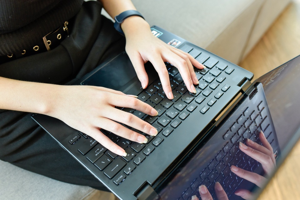 Cận cảnh ROG Flow X13: laptop gaming mỏng nhẹ, xoay gập 360 độ - 5 Cận cảnh ROG Flow X13: laptop gaming mỏng nhẹ, xoay gập 360 độ - 5