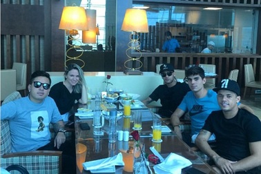 Neymar tới Dubai, chuẩn bị kiểm tra y tế với PSG