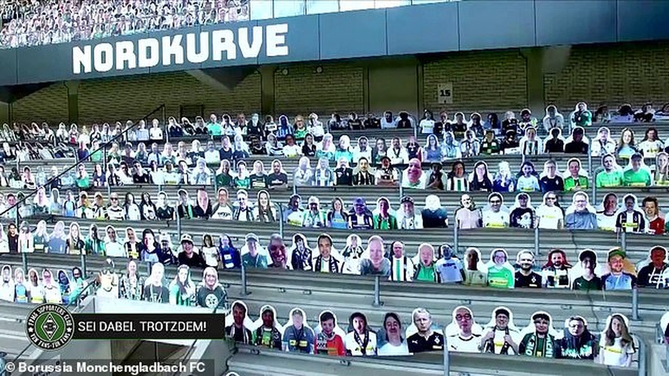 Monchengladbach gây sốc khi phủ kín sân bằng 13.000 ảnh cổ động viên - 4 Monchengladbach gây sốc khi phủ kín sân bằng 13.000 ảnh cổ động viên - 4
